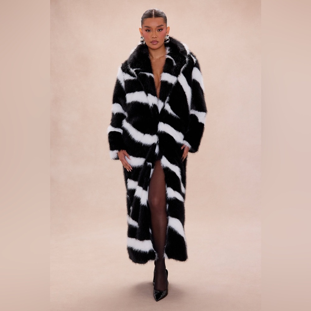 NWT Black and White Faux Fur Coat XL
